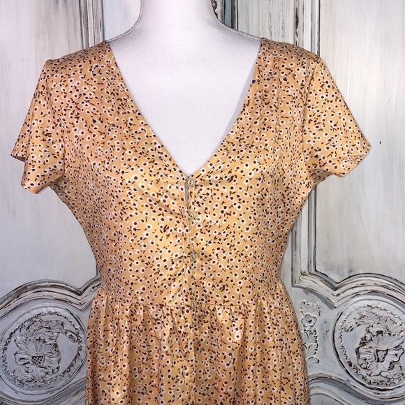 Babydoll Short Sleeve V Neck Gathered at Waist Yellow and Red Dress Size Med. - Picture 2 of 8
